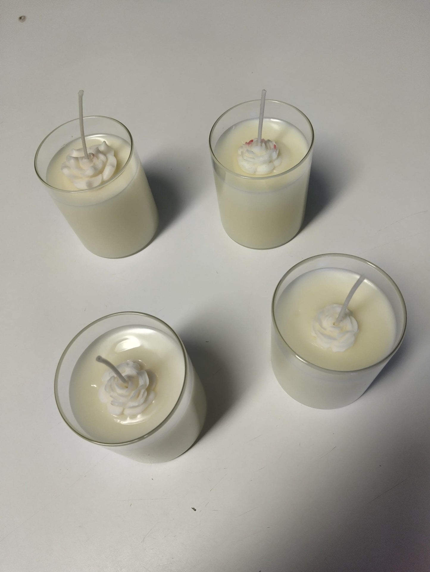 White Gardens Scented Candle/9oz/55+hr burn